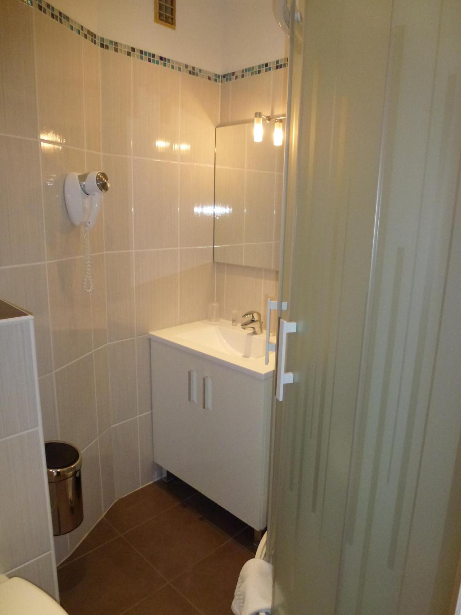 Elysee Hotel Châteauroux Buitenkant foto