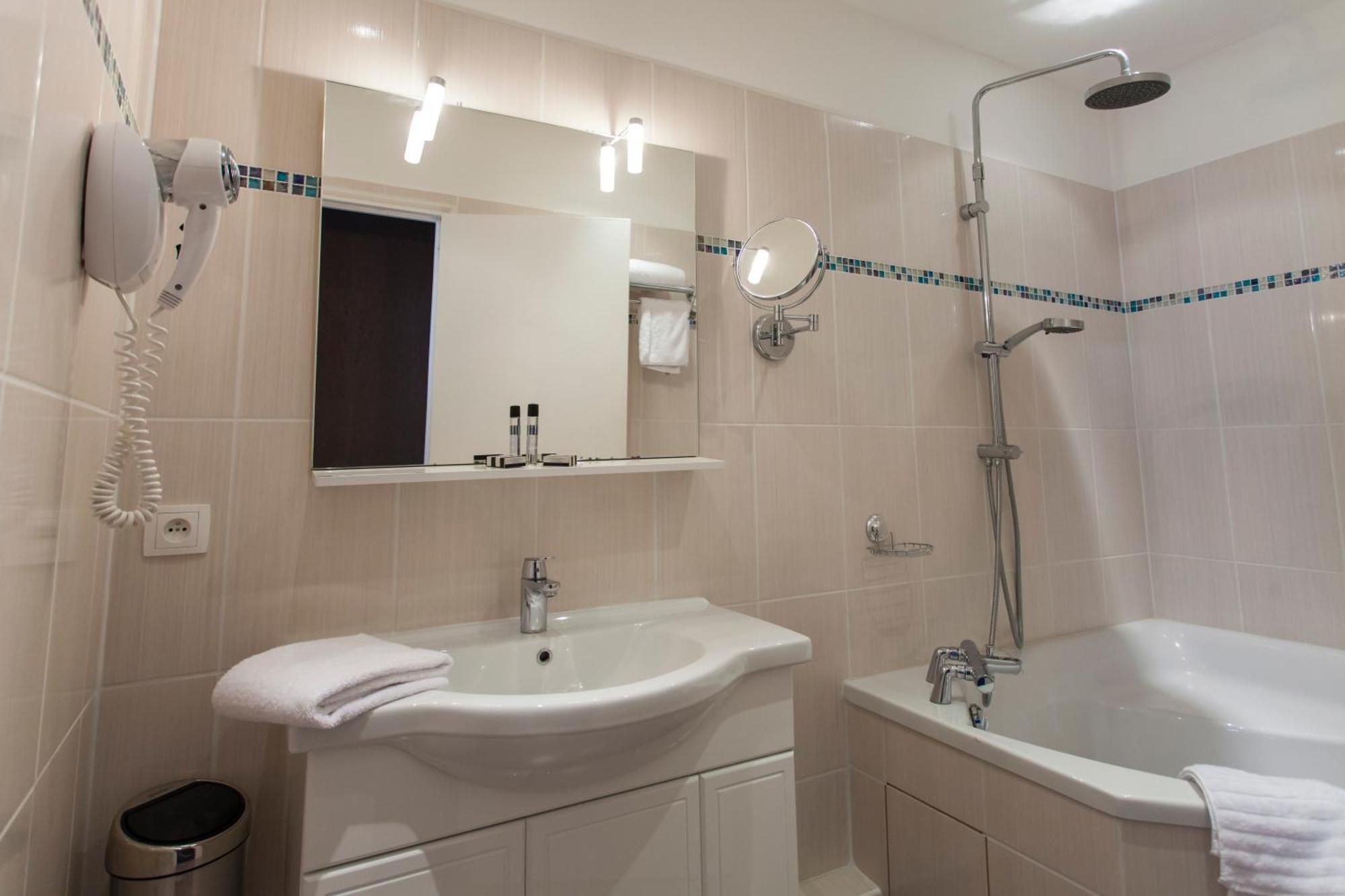Elysee Hotel Châteauroux Kamer foto