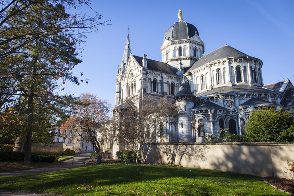 Elysee Hotel Châteauroux Buitenkant foto